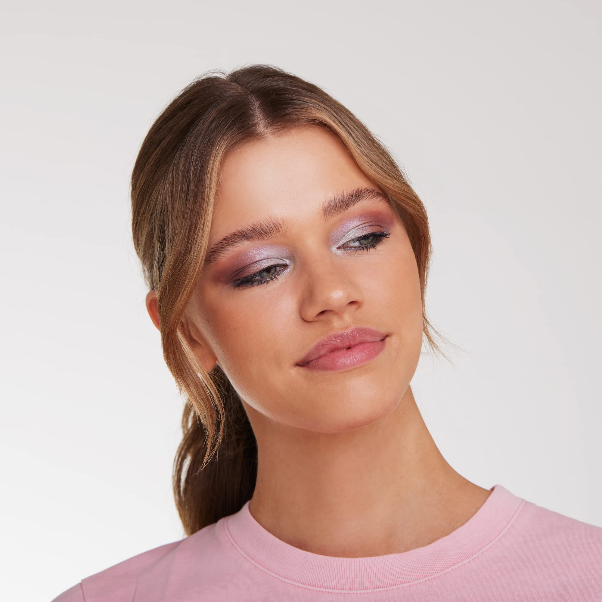 essence-disney-classics-lidschatten-palette-dunkelviolett-14-farben image 3