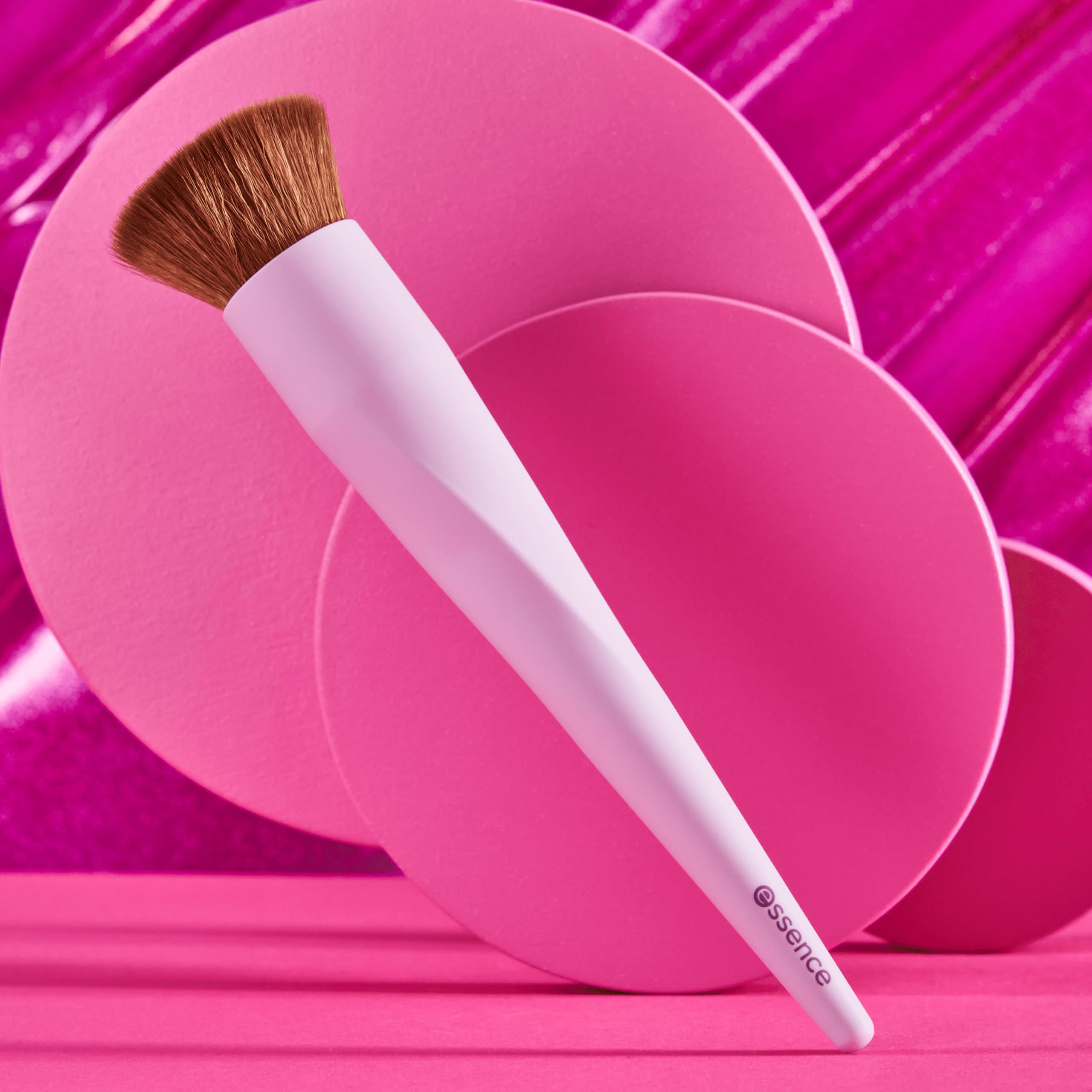 essence-make-up-buffer-brush-01-foundation-pinsel image 4
