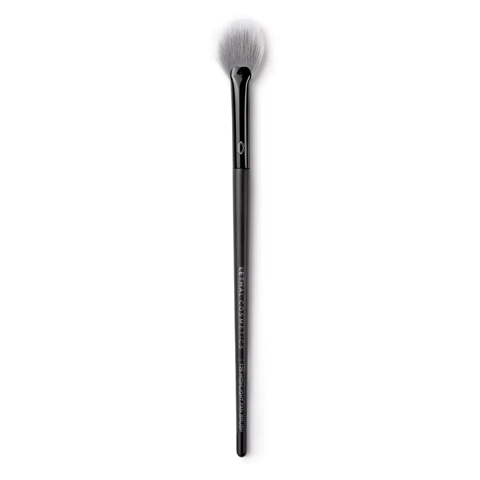 lethal-cosmetics-125-highlight-fan-f-cherpinsel-f-r-highlighter image 1