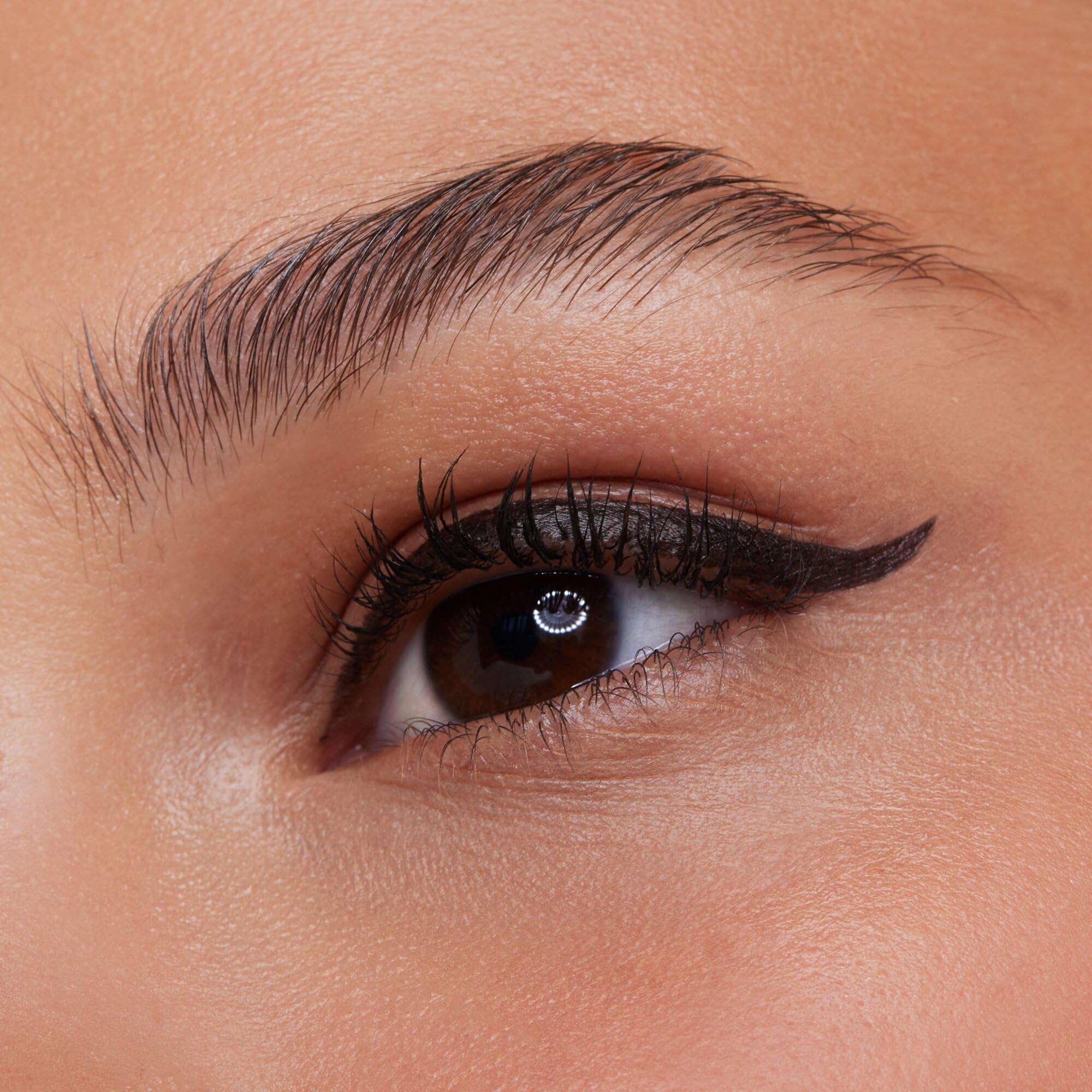 essence-lash-princess-eyeliner-schwarz-wasserfest-3-ml image 6