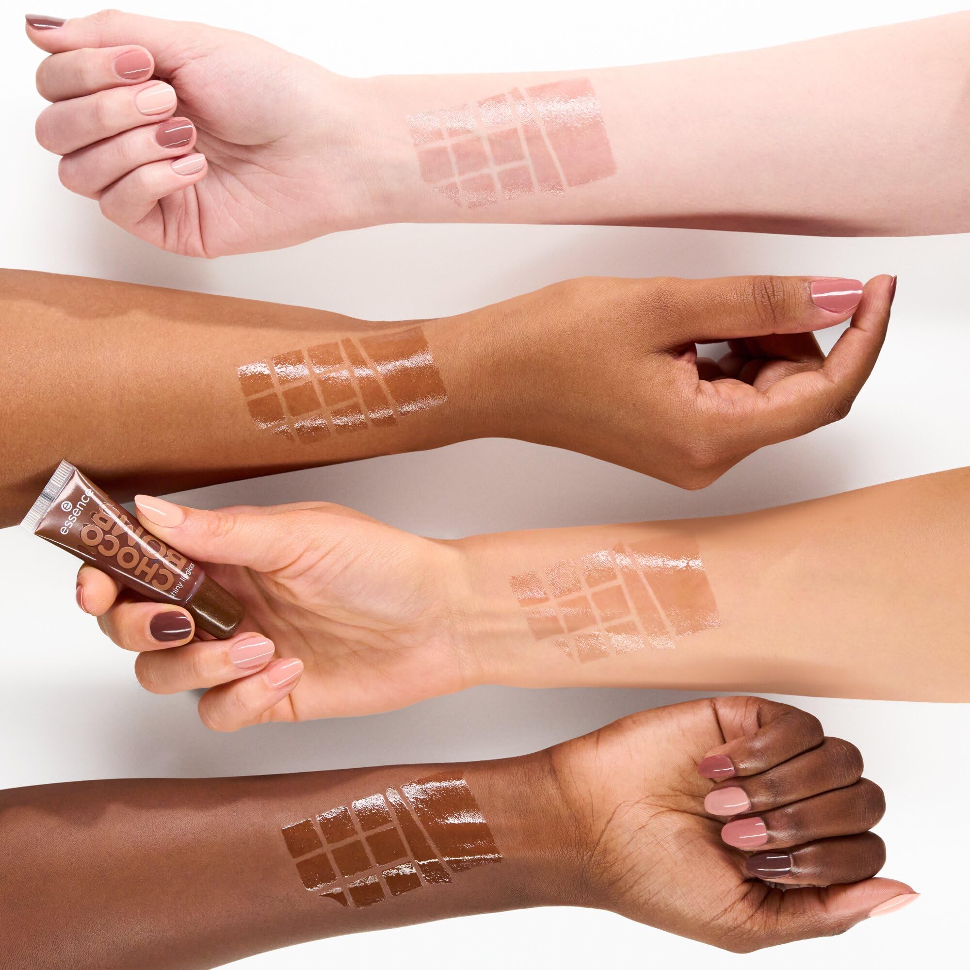 essence-choco-bomb-shiny-lipgloss-01-chocoholic-braun-10-ml image 5