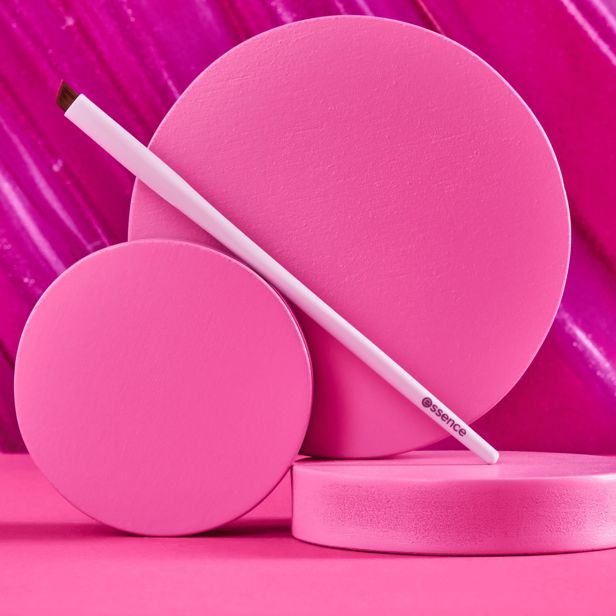 essence-eyeliner-brush-01-just-wing-it-pinsel image 5