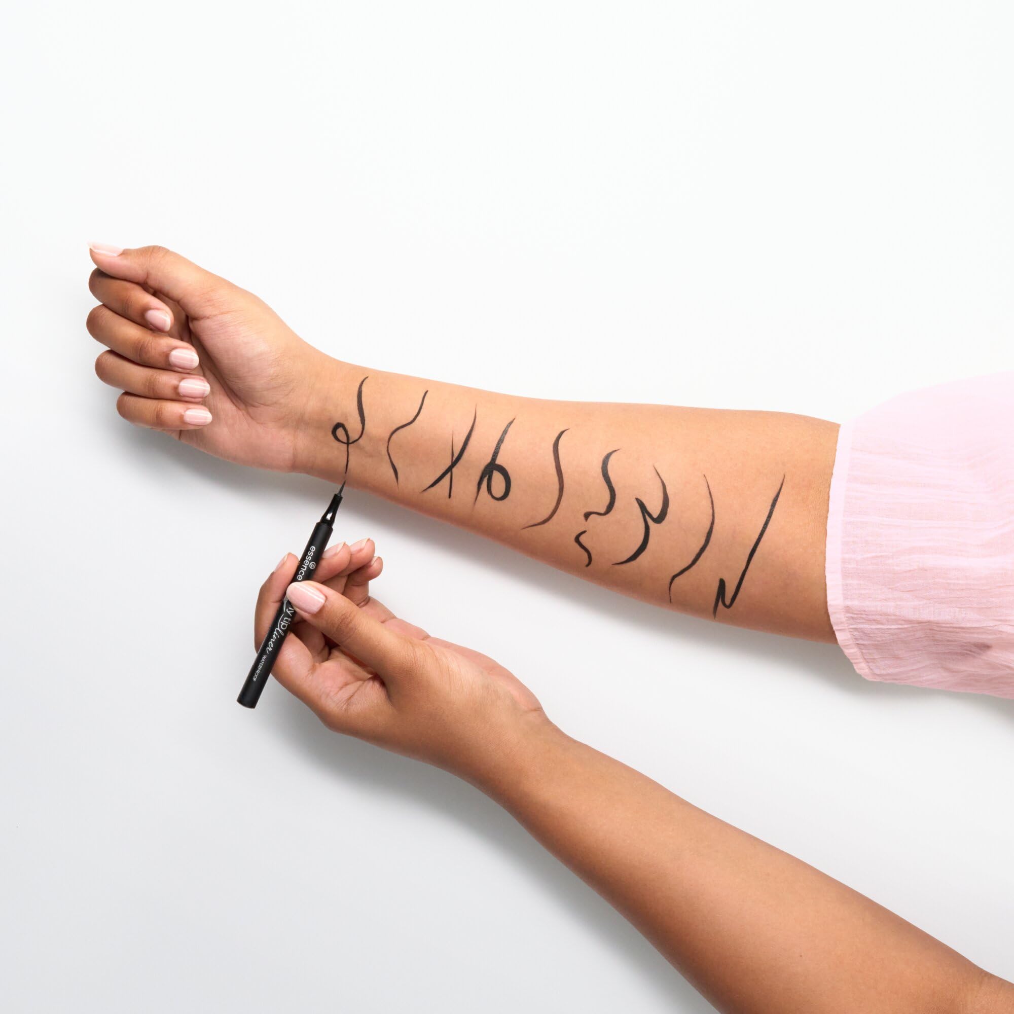 essence-tiny-tip-liner-waterproof-01-schwarz-matt image 3