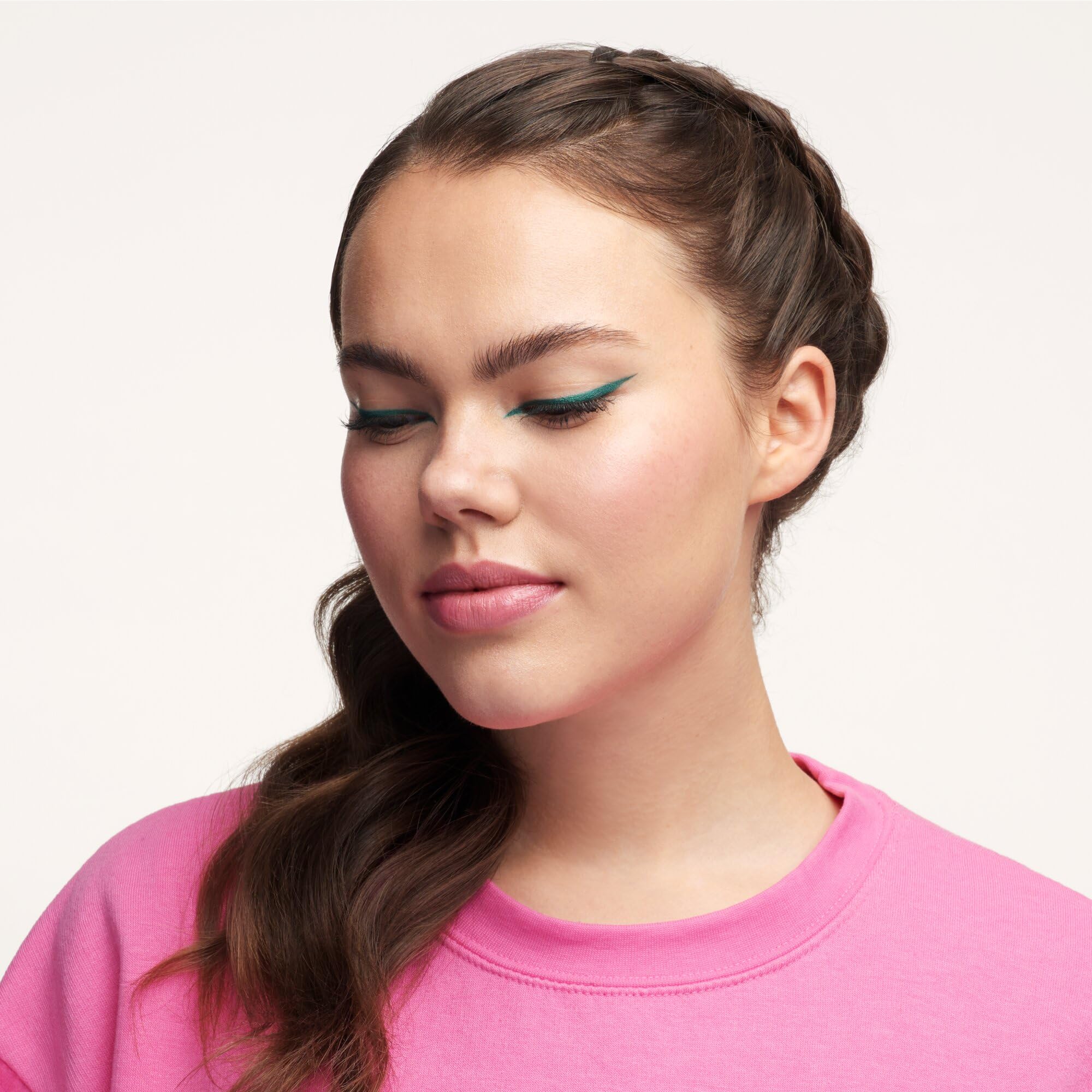 essence-get-big-lashes-volume-boost-waterproof-mascara-12-ml image 8
