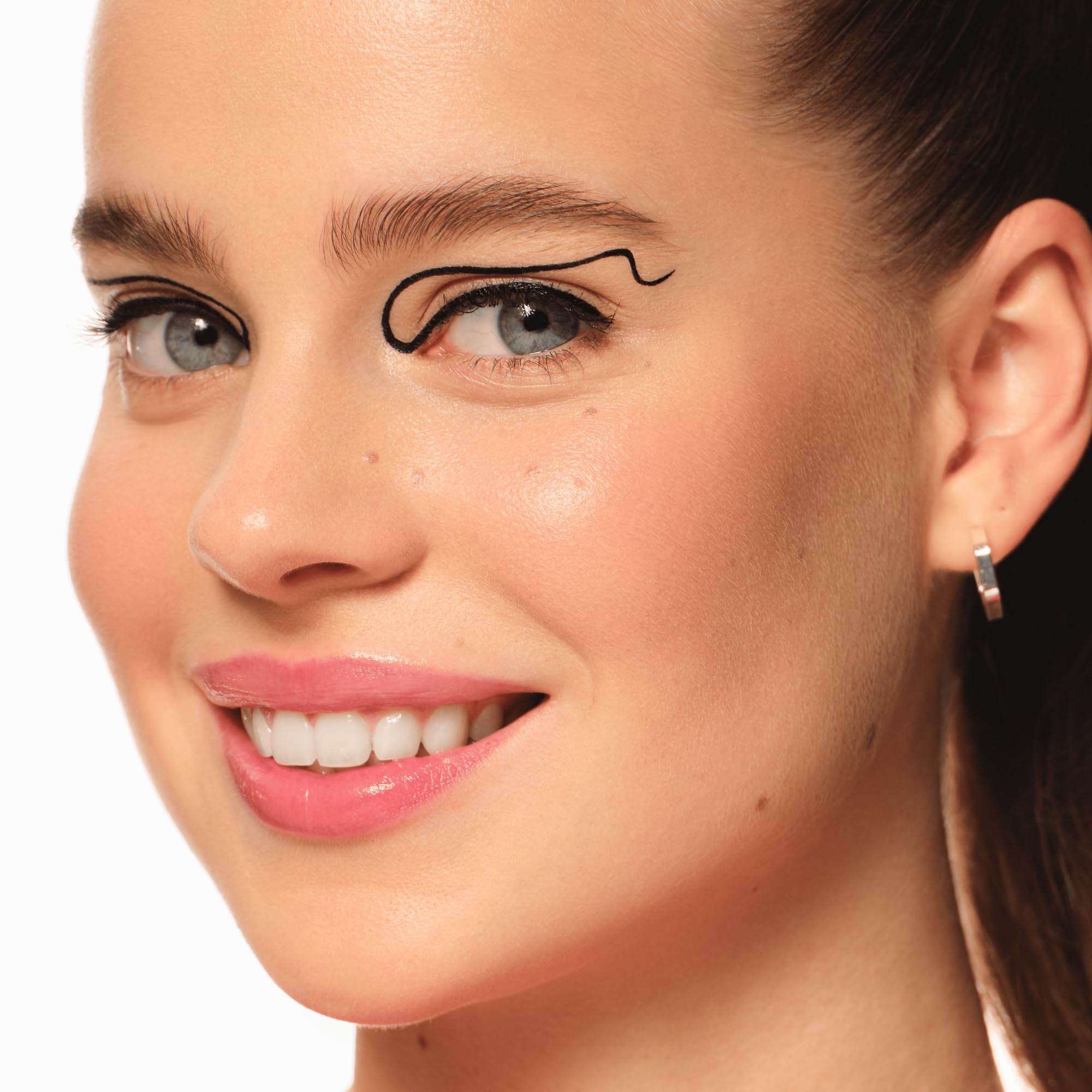essence-line-it-like-a-pro-01-black-eyeliner-2-in-1-1-2-ml image 8