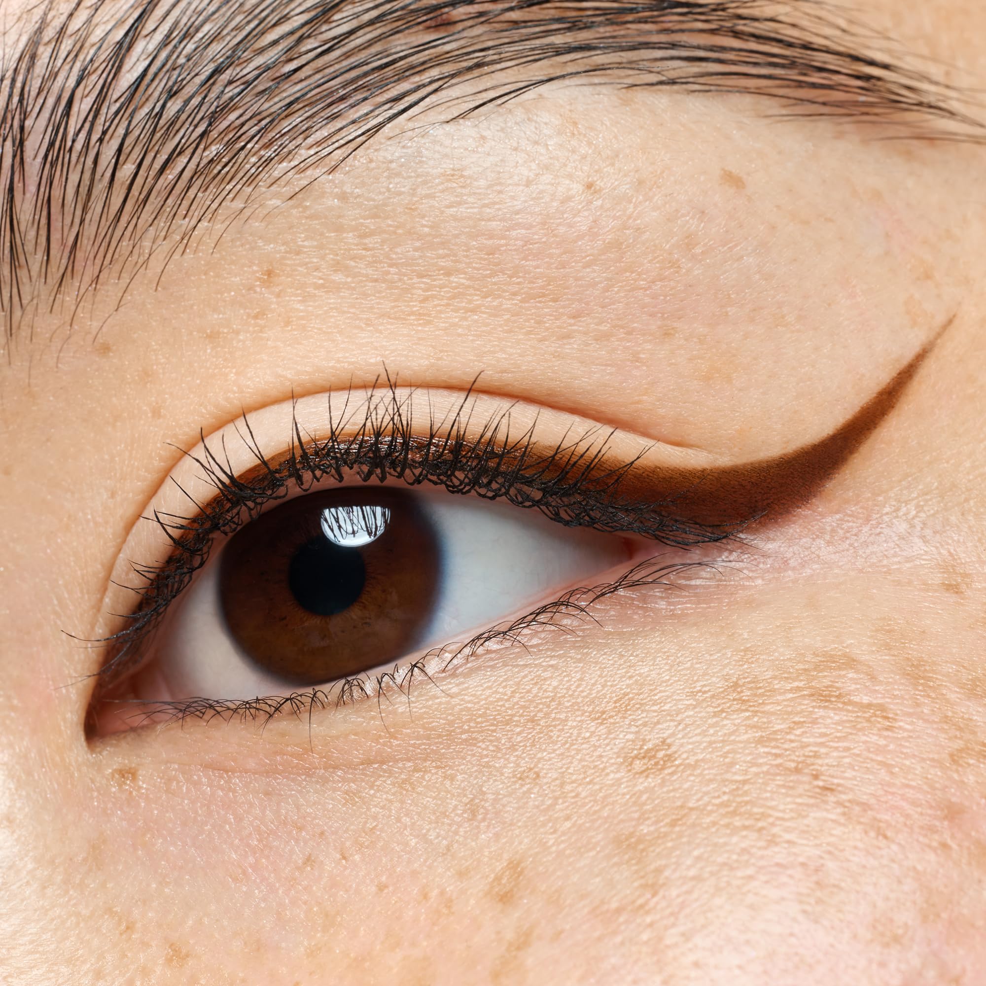 essence-makeup-fine-brush-liner-eyeliner-02-braun-0-7-g image 5