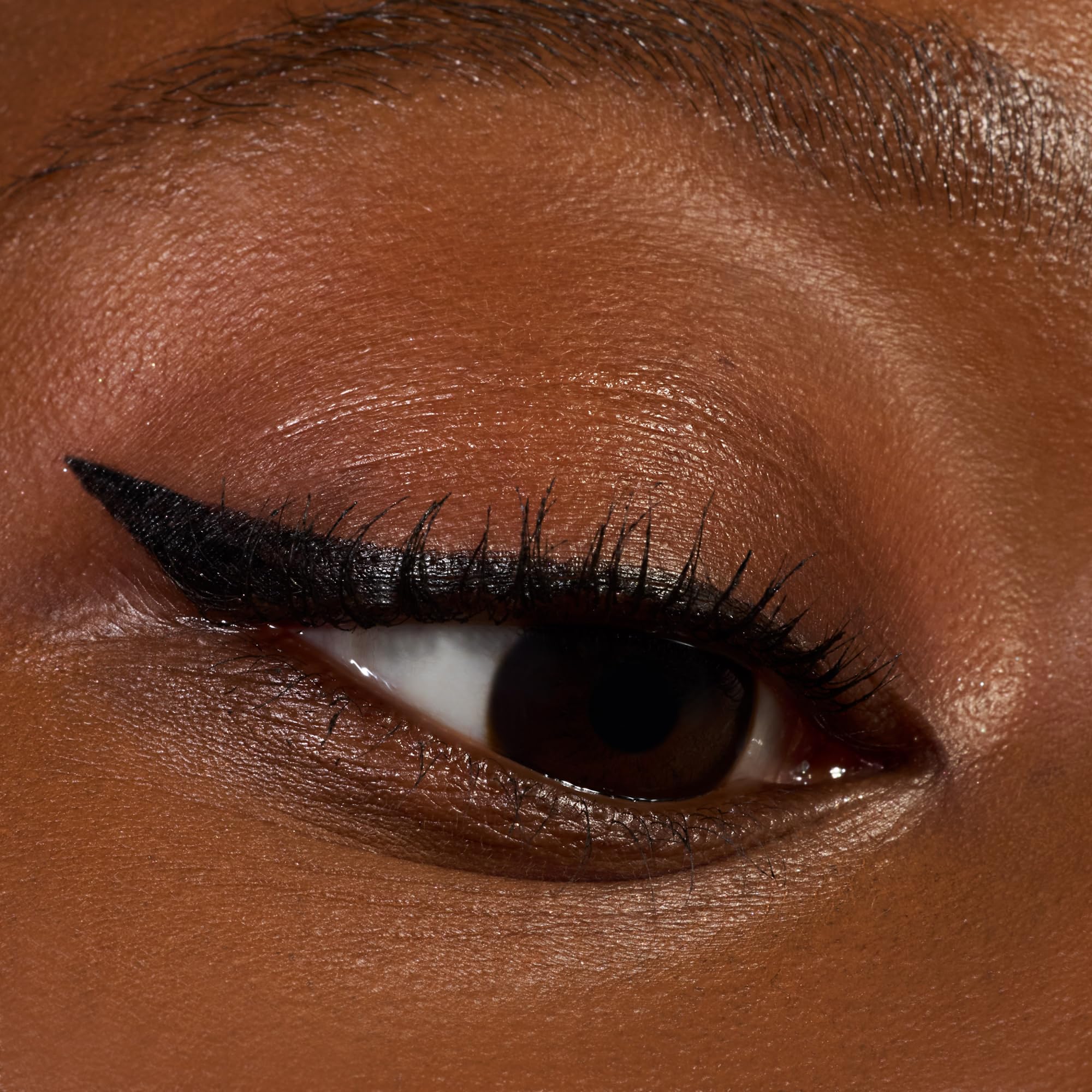 essence-quick-wing-stamp-eyeliner-01-eyeliner-schwarz-3-5-ml-matt image 8