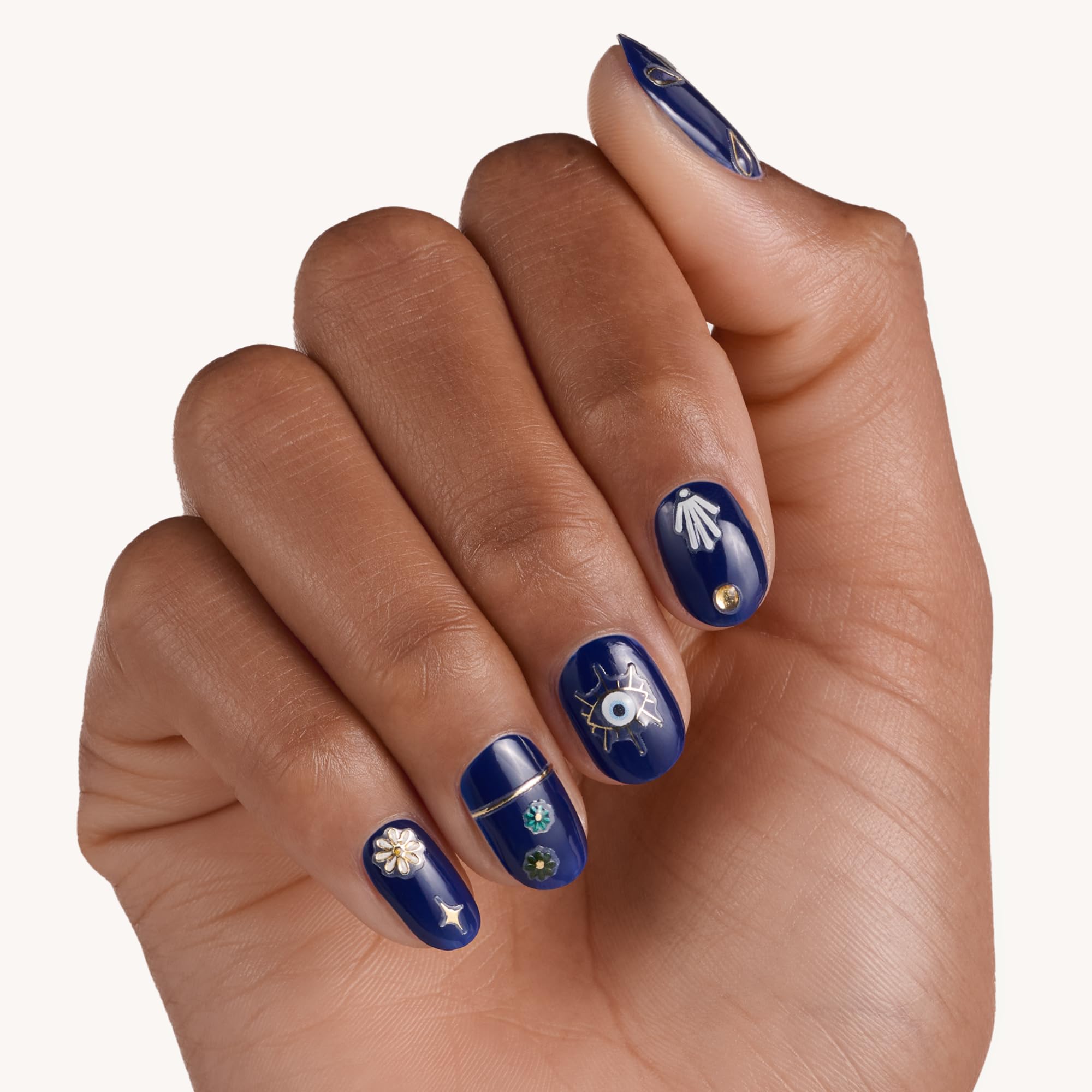 essence-nail-care-stay-bold-it-s-gold-nagelsticker-gold-88-stk-abdeckend image 4
