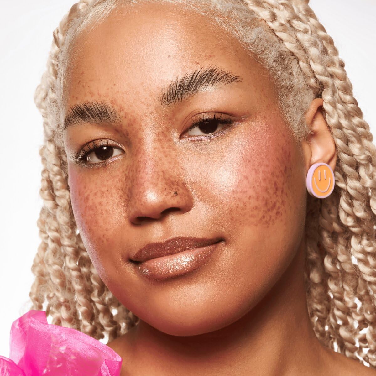 essence-baby-got-glow-liquid-highlighter-10-gold-10-ml image 7