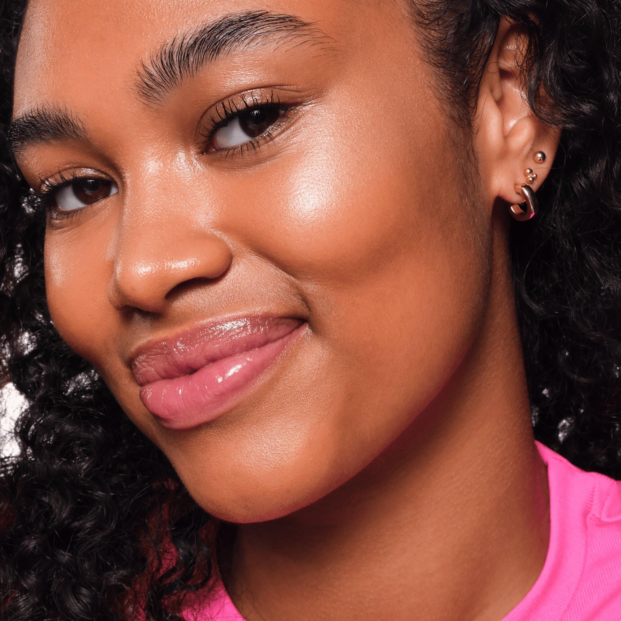 essence-baby-got-glow-highlighter-stick-10-golden-aura-gold-5-5-g image 5