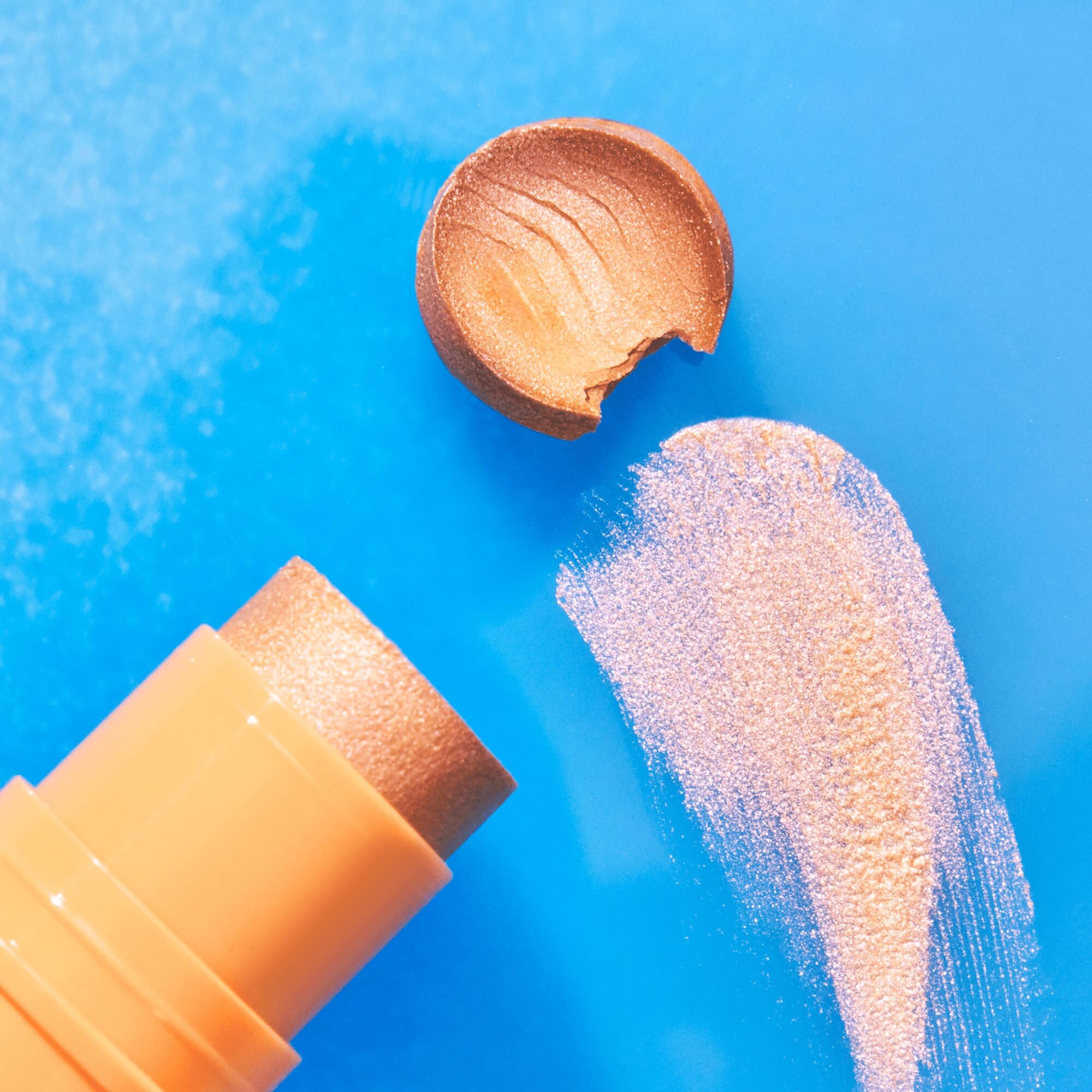 essence-baby-got-holo-glow-highlighter-stick-10-apricotly-5g image 7