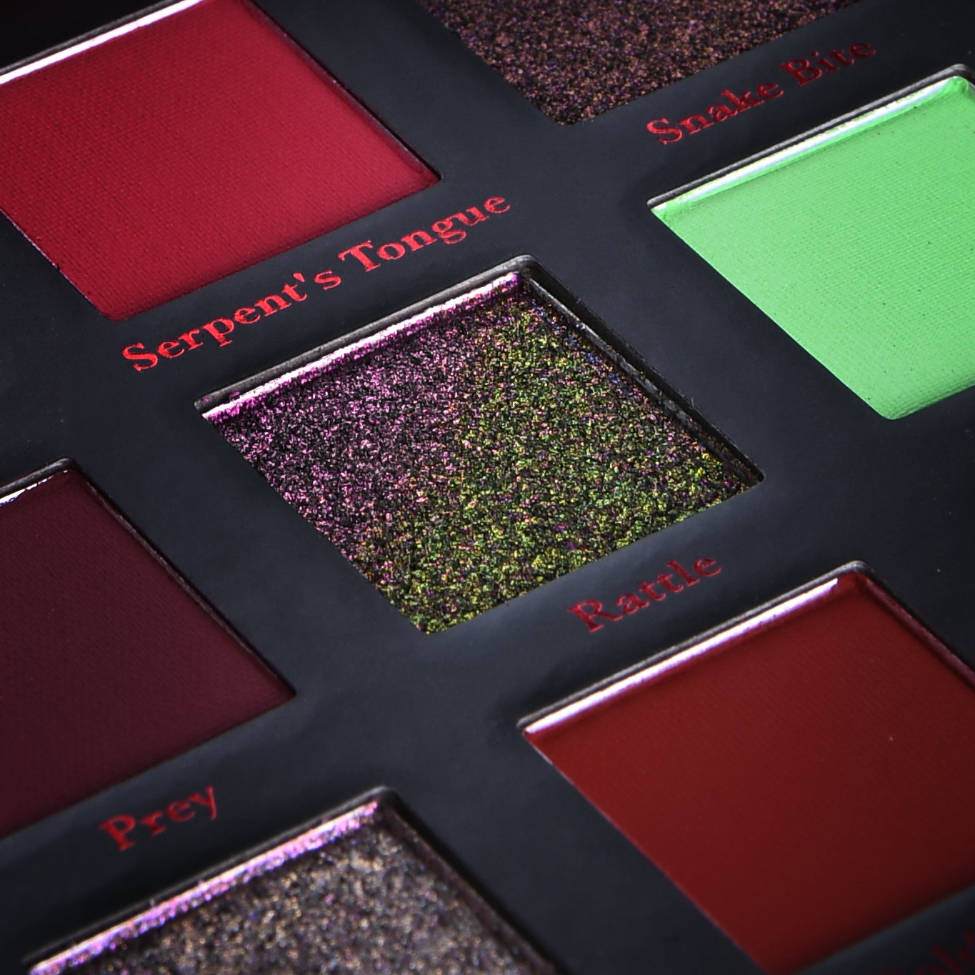 lethal-cosmetics-serpentine-palette-lidschattenpalette-15-farben image 6