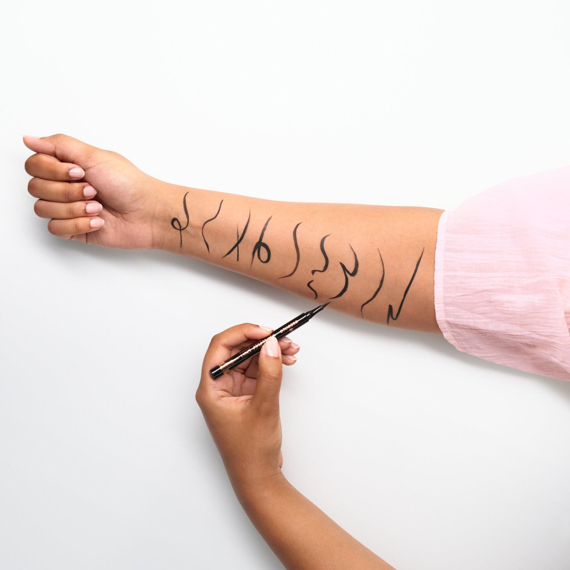 essence-eyeliner-pen-extra-long-lasting-010-schwarz-1-1-ml image 4