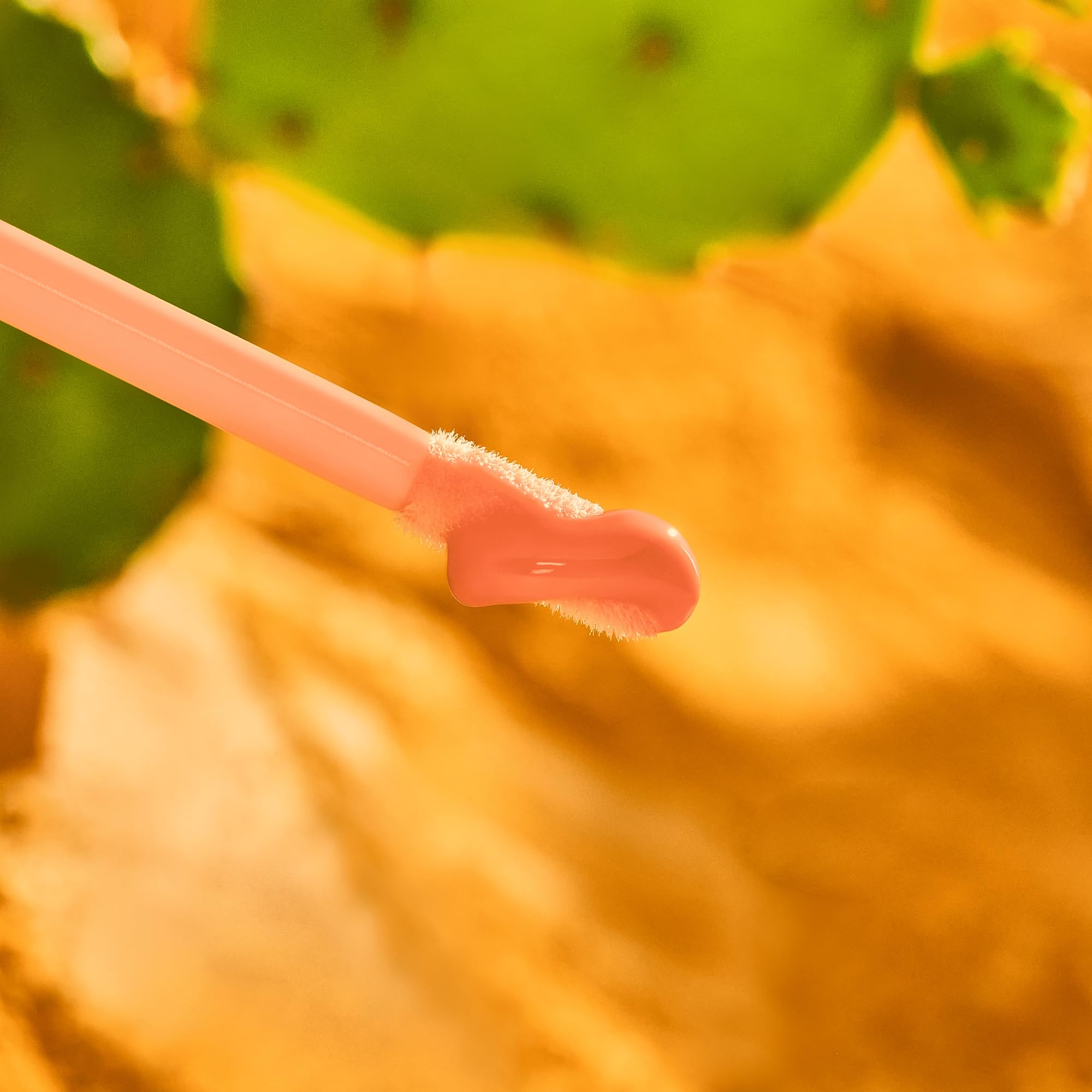 essence-makeup-yee-haw-plumping-lip-oil-01-nude-5-ml-schimmernd image 4