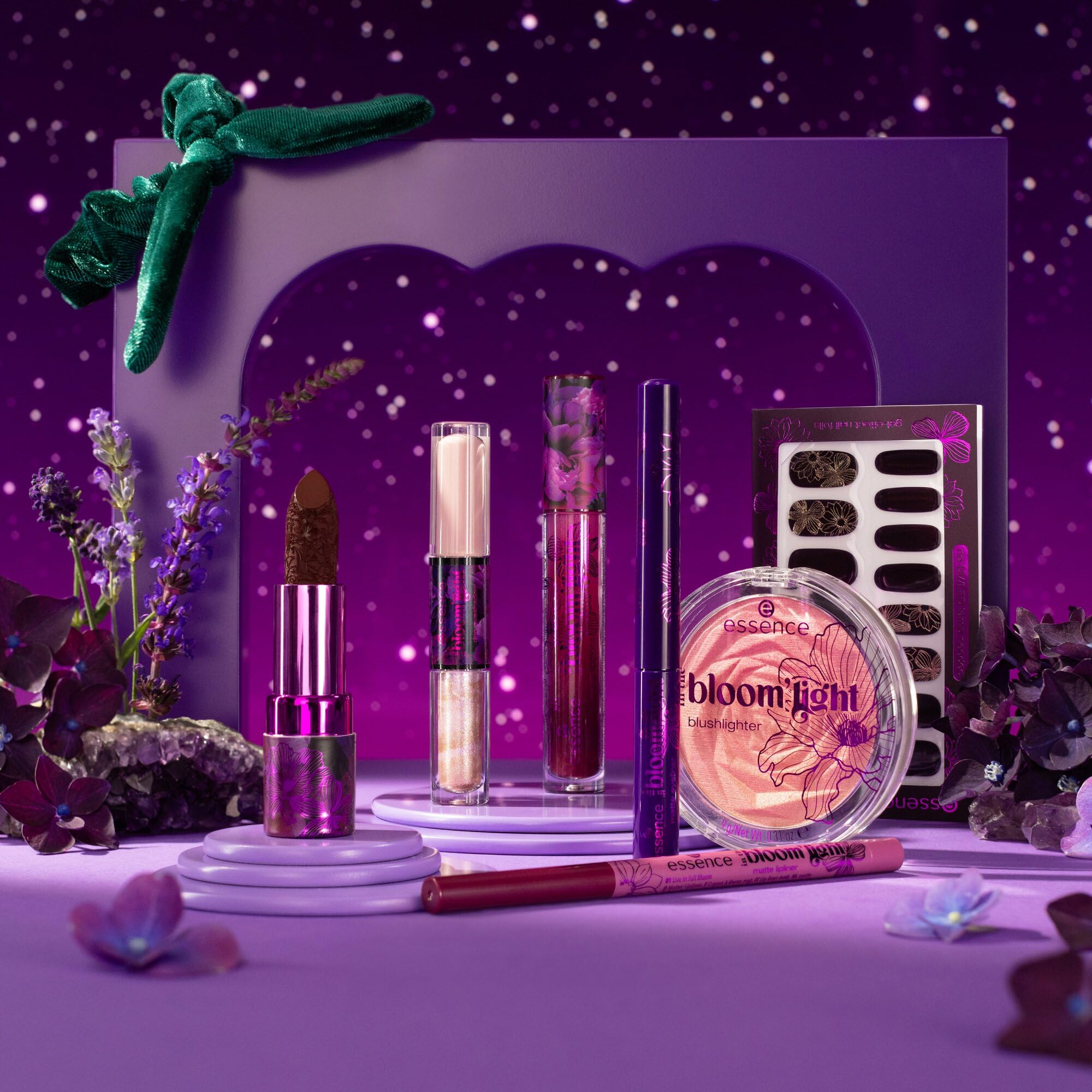 essence-in-the-bloom-light-matter-eyeliner-01-violett-2-8-ml image 3