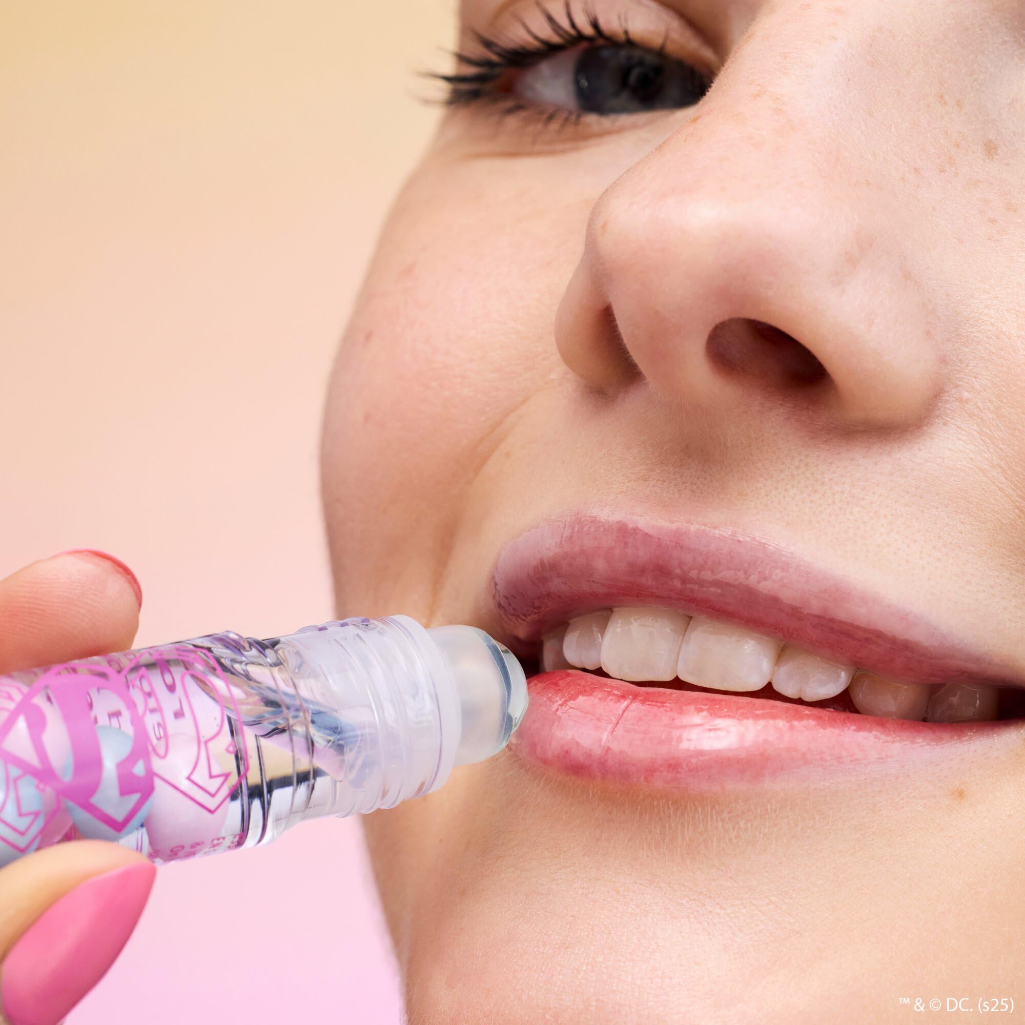 essence-superman-lip-oil-roll-on-lipgloss-wassermelone-4-4-ml image 3
