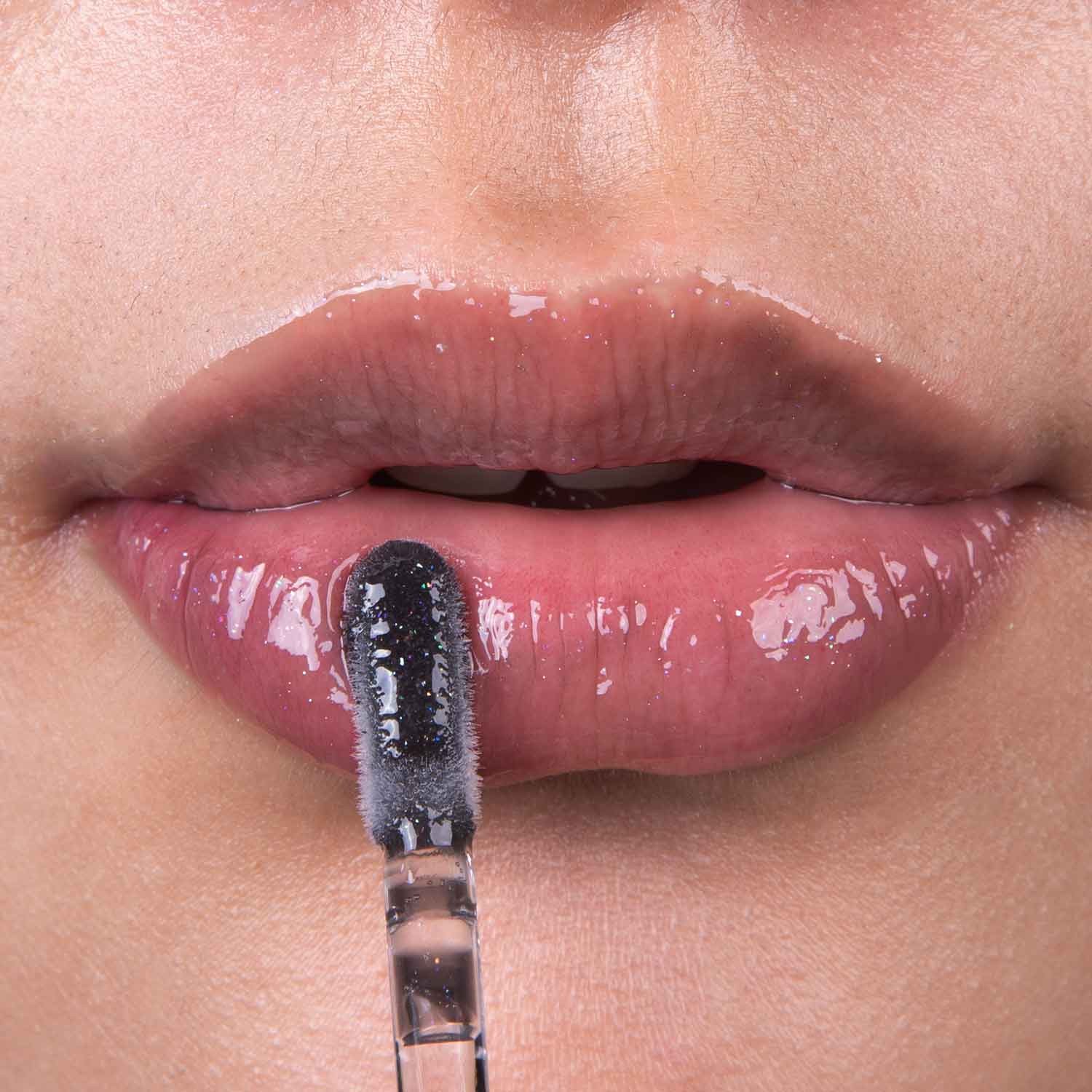 lethal-dexter-collection-aconite-lipgloss-schwarz-sheer-shimmer image 2