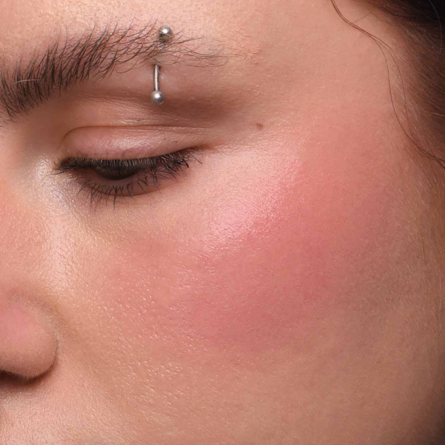 lethal-cosmetics-magnetic-shadow-lunar-blush-altrosa-zart image 3